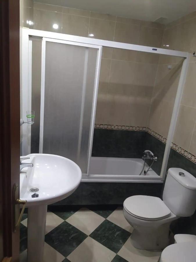 Apartamento 3 Dormitorios Frente A Hospital De Traumatologia Granada Eksteriør billede