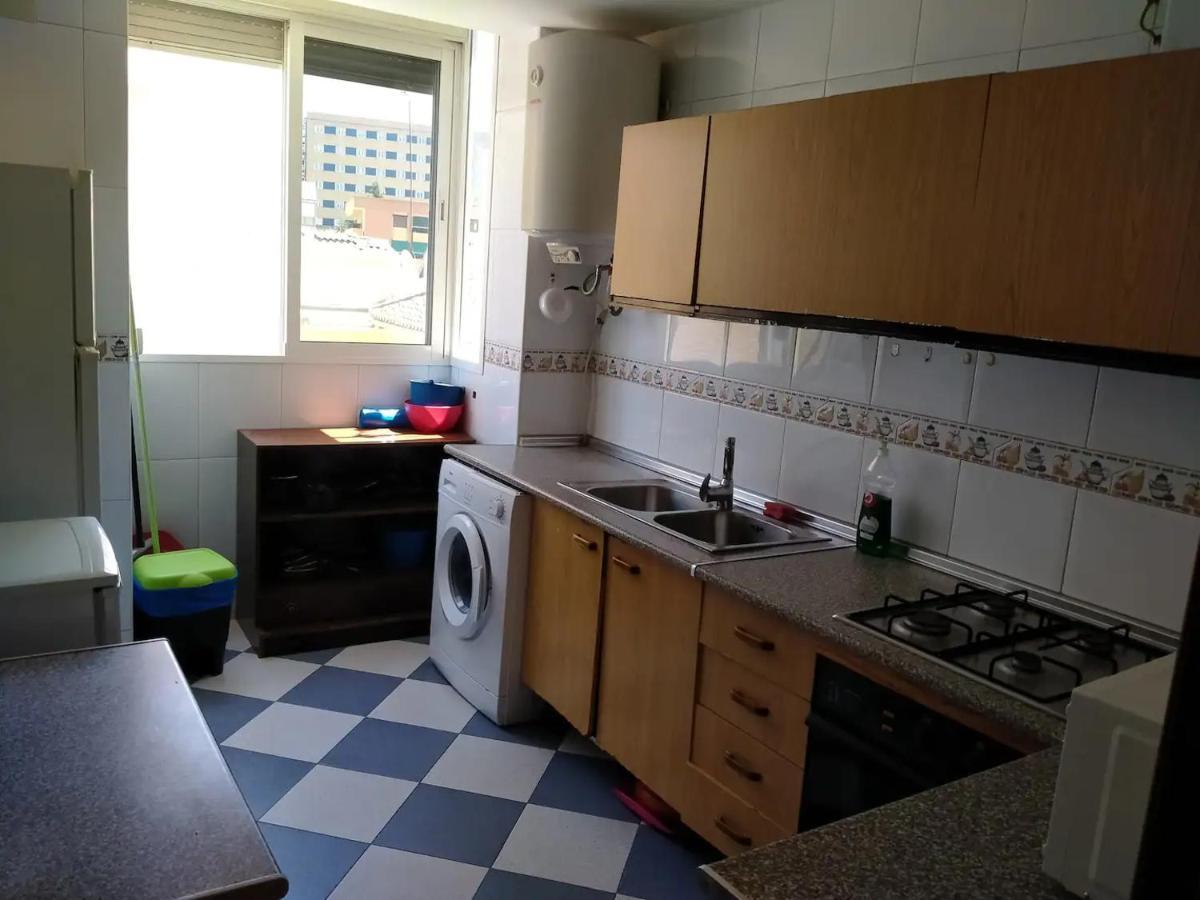 Apartamento 3 Dormitorios Frente A Hospital De Traumatologia Granada Eksteriør billede