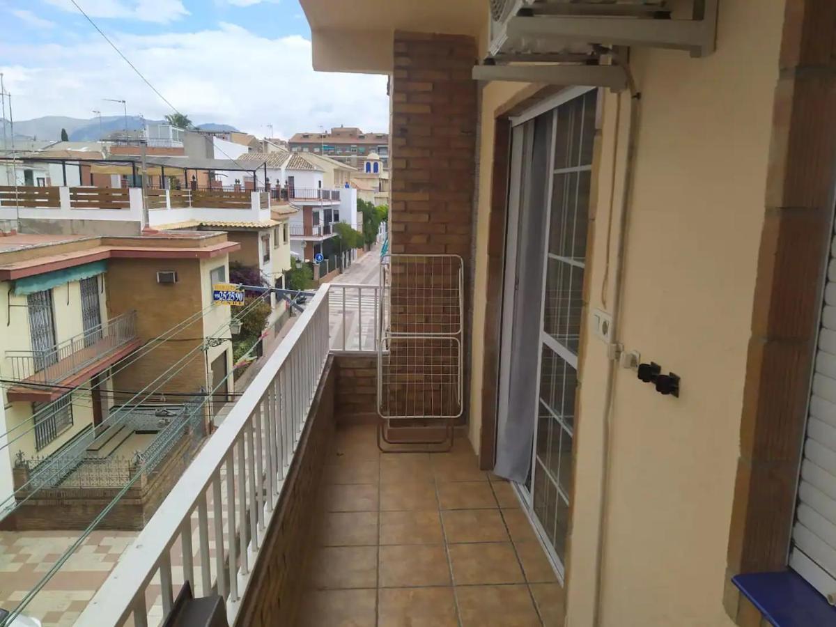 Apartamento 3 Dormitorios Frente A Hospital De Traumatologia Granada Eksteriør billede